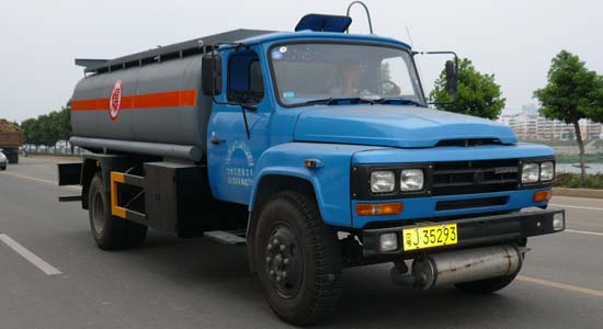 東風(fēng)尖頭化工液體運(yùn)輸車(chē)